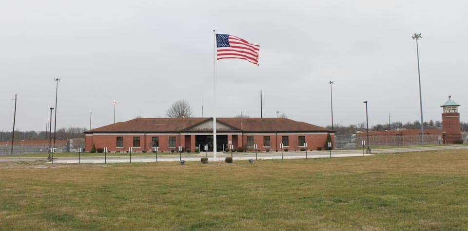 Exterior view of FCI Ashland